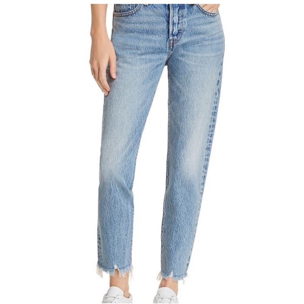 Levi’s Wedgie Straight Light Wash Raw Hem Jean Size 28
